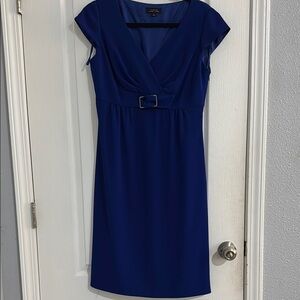 EUC Cap Sleeve Tahari ASL Blue Dress Size 4 V Neck Faux Belt Lined Elegant